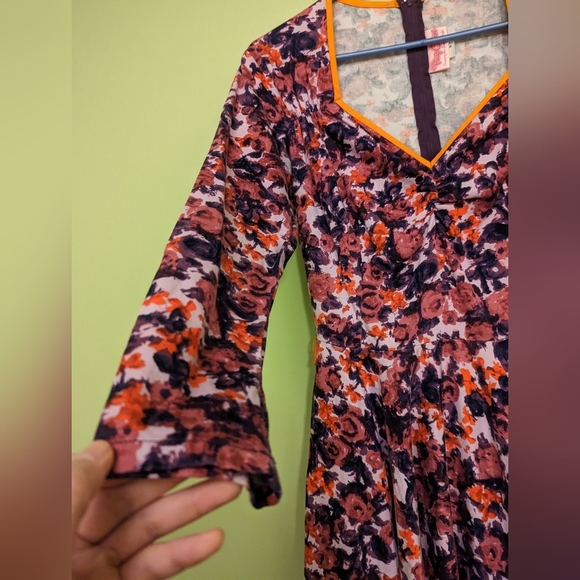 PINUP COUTURE Floral long sleeve midi dress heart neckline and gathered detail - Picture 13 of 16